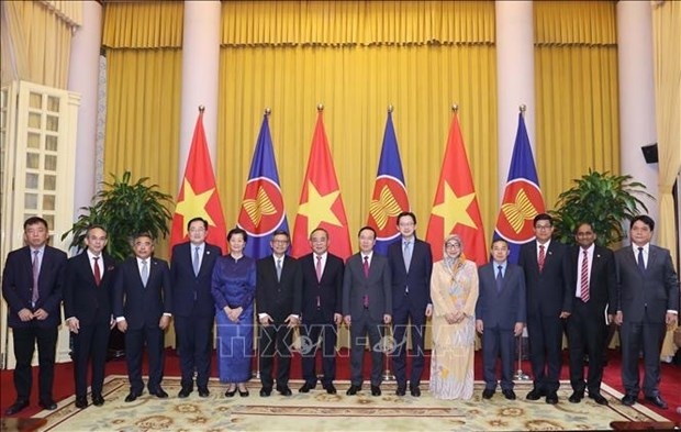President hosts ASEAN ambassadors